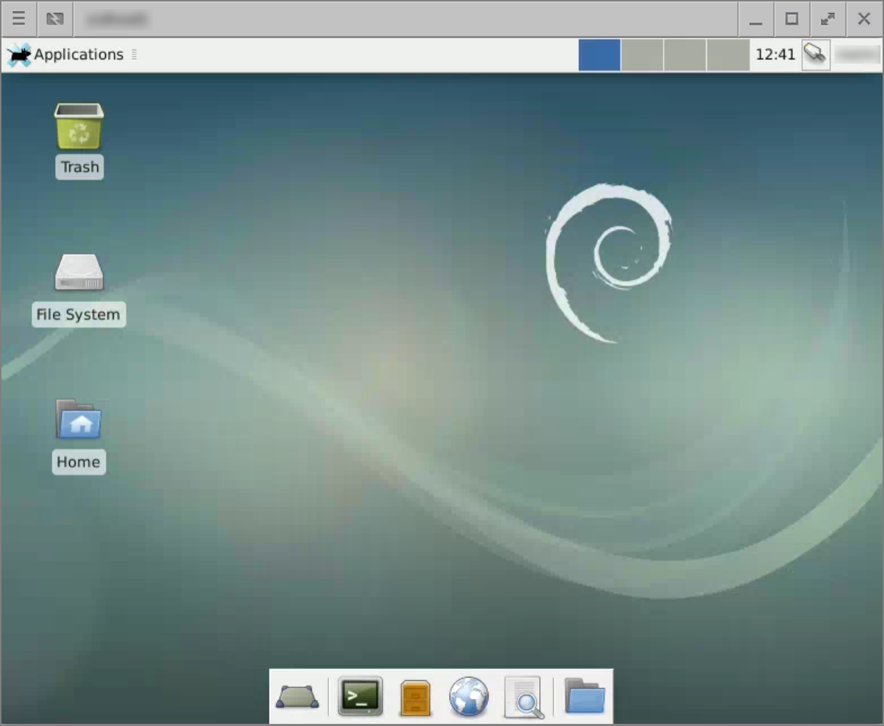שולחן עבודה של xfce שבו מוצגים סרגל האפליקציות וחלונית ההפעלה המהירה.