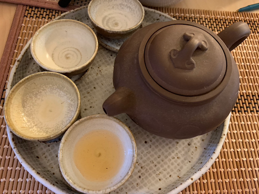 A picture of a tea set.