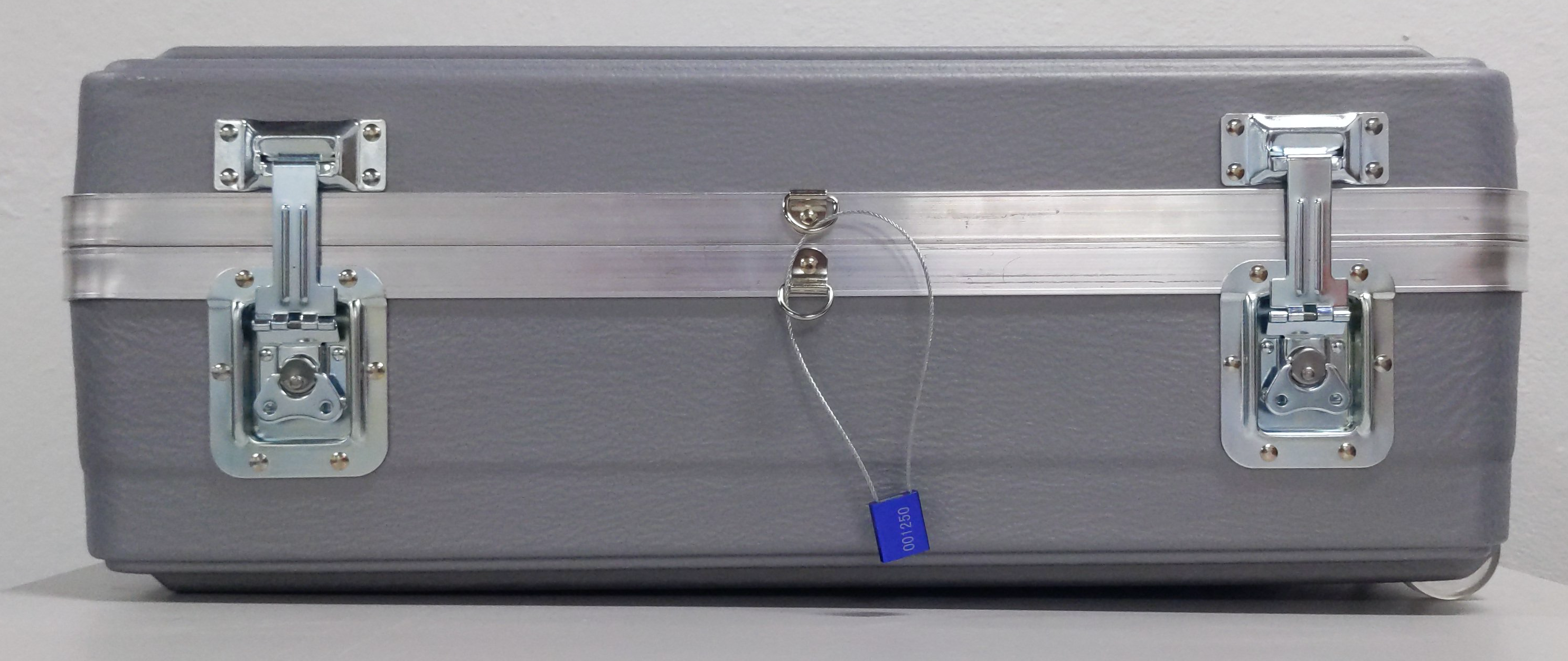 Insertar el extremo del cable en la cerradura