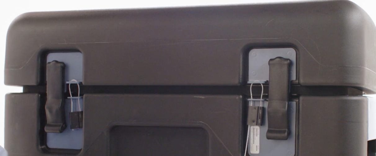 Funda protegida con etiquetas a prueba de manipulaciones